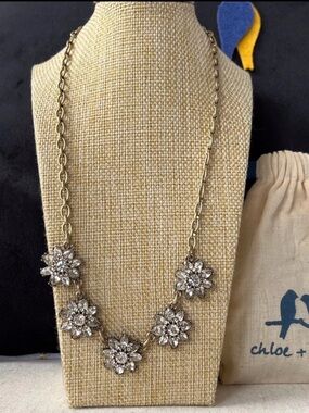 Chloe + Isabel 💛💙Mirabelle Floral Crystal Statement Necklace NWOT